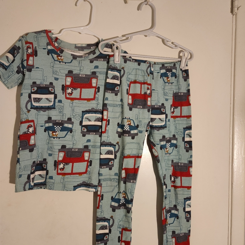 Carter's Pajama set for boys covered it vehicles. Multi colored short Sleeve wit